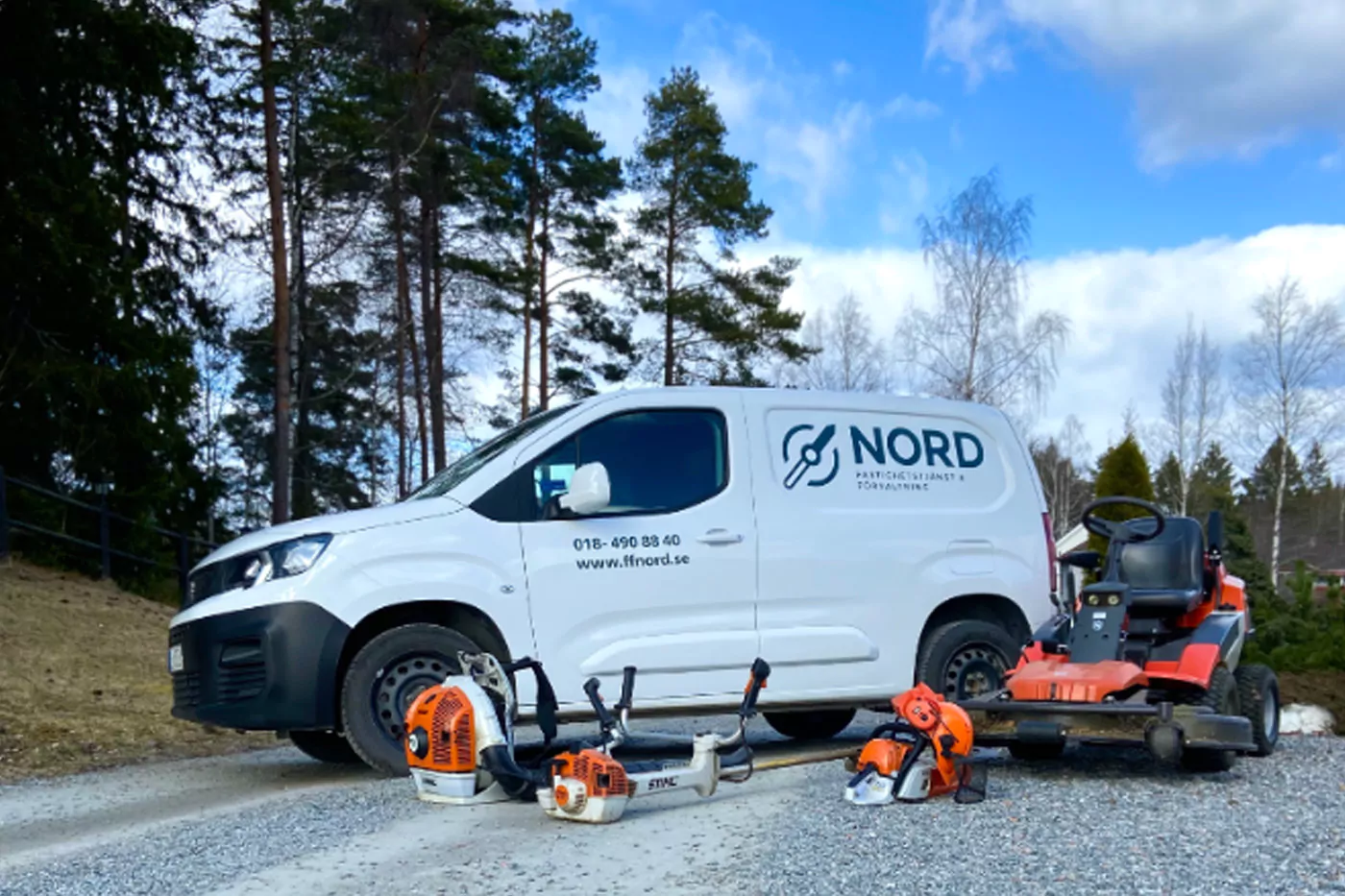 Arbetsfordon för fastighetsskötsel i Knivsta